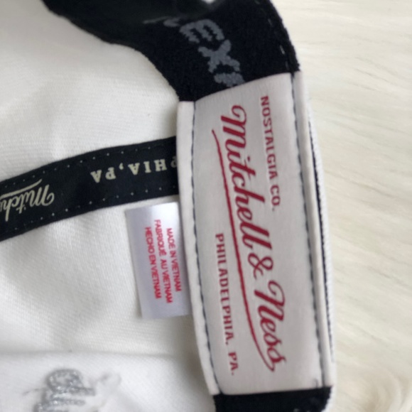 Chicago Bulls Mitchell & Ness NBA Chrome Brim Hat - Picture 6 of 8